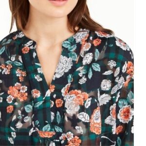 🌸 2/$25 NWT Tommy Hilfiger Green Floral Urban Folklore Top Shirt